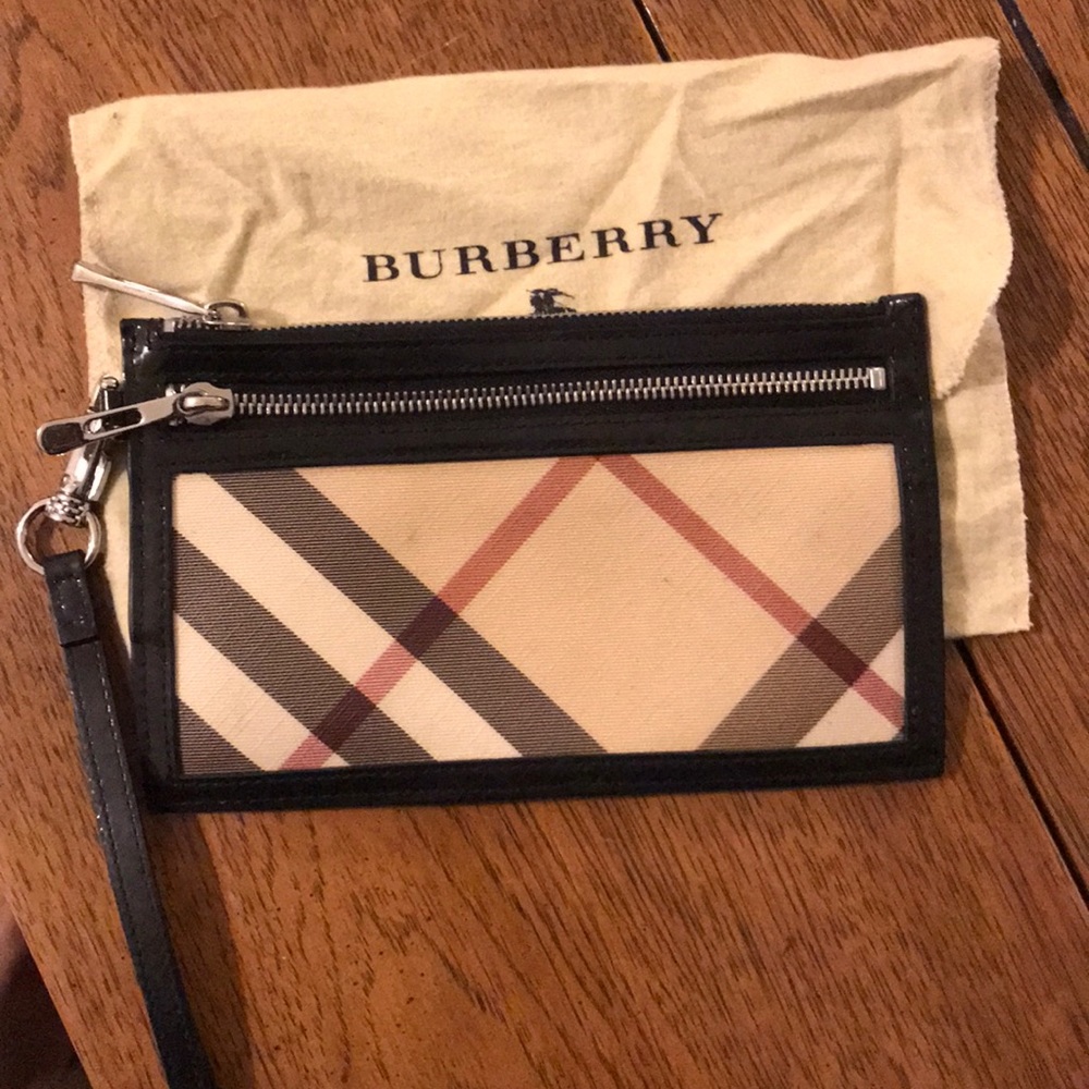 Burberry Wristlet barely used :) with dustbag